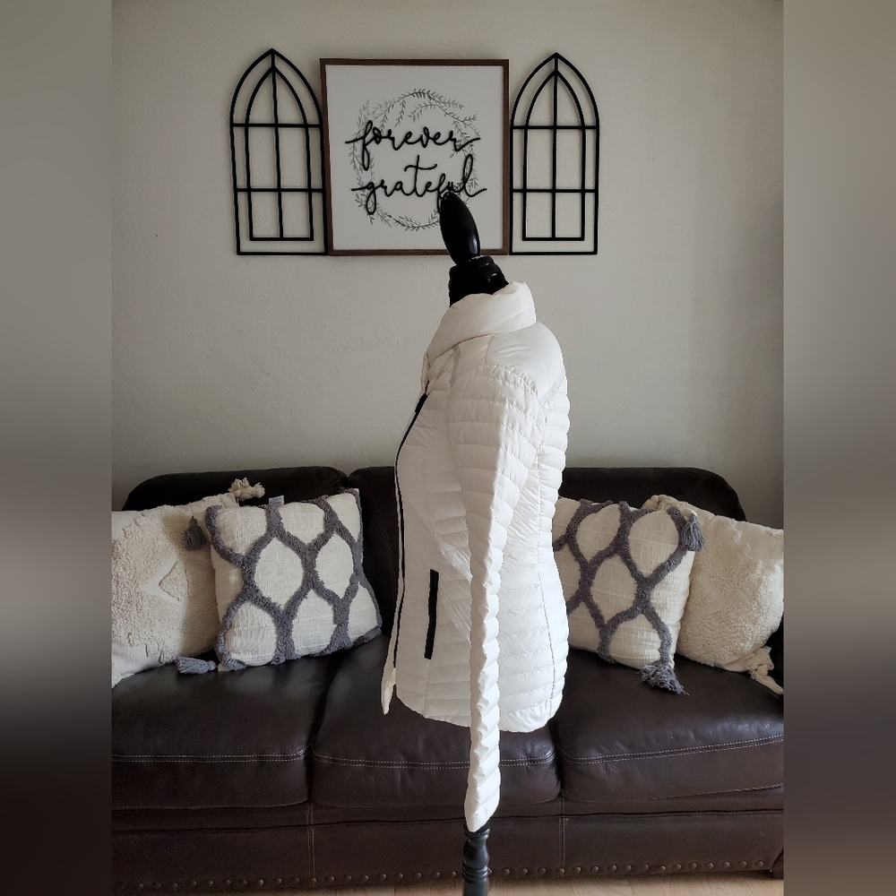 Athleta Full Zip Asymmetrical Down Puffer Coat Size XXS Classic Boho Chic Gym - Picture 4 of 11